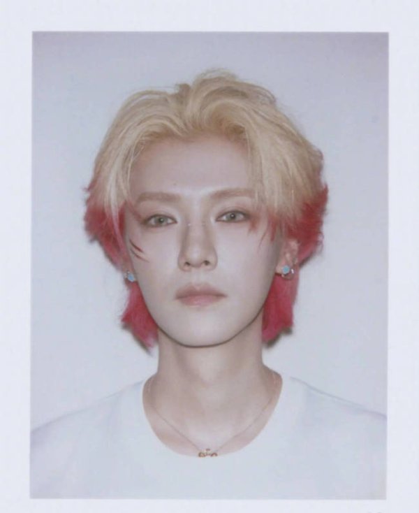 四川炒股配資 鹿晗“撕拉片”來了！一頭紅發(fā)帥得太權威